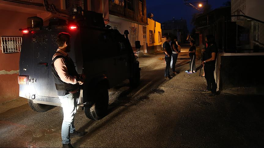 Adana'da 'torbacı'lara şafak operasyonu