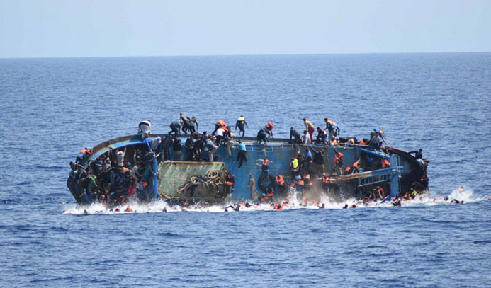 600 kişilik tekne battı: 450 kişi kayıp