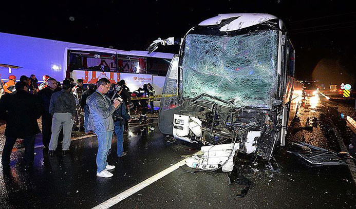 İki yolcu otobüsü çarpıştı: 68 yaralı