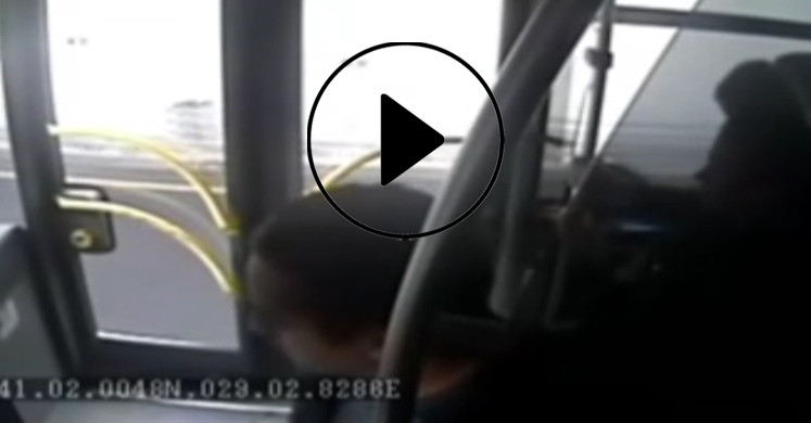 İşte metrobüs şoförüne saldırı anı!