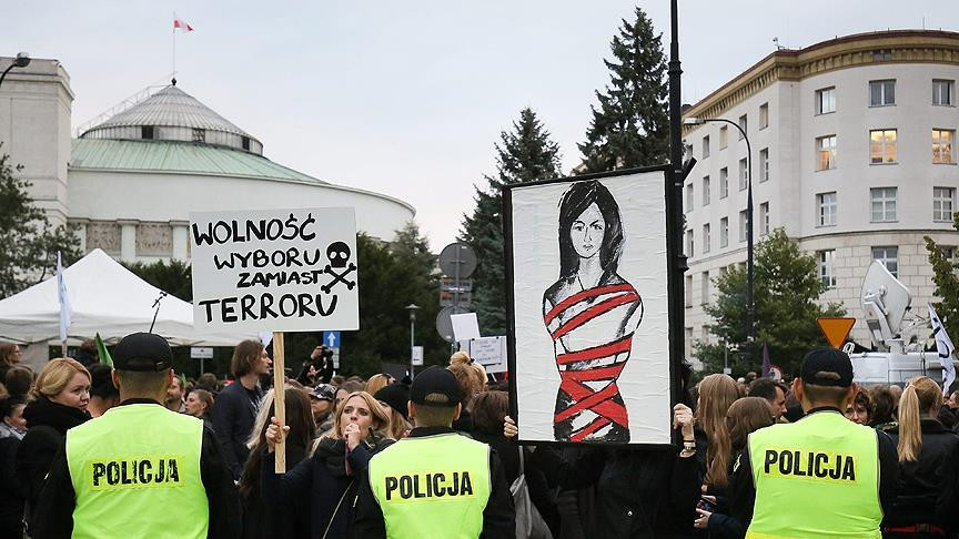 Polonya'da kürtaj tamamen yasaklandı