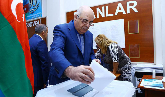 Azerbaycan anayasa değişikliğine 'evet' dedi
