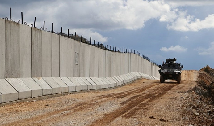 Suriye sınırına duvarı TOKİ örecek