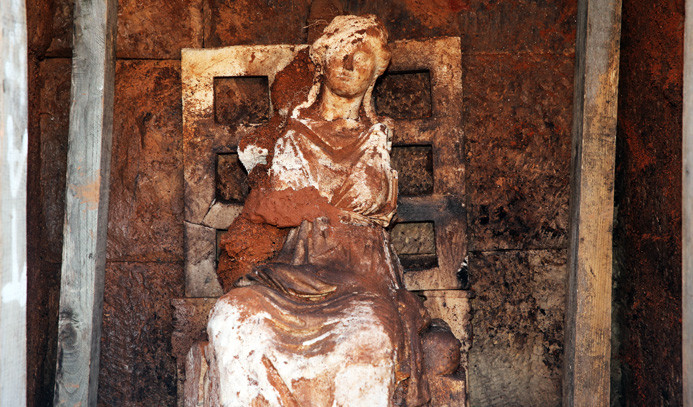 2 bin 100 yıllık ana tanrıça heykeli bulundu