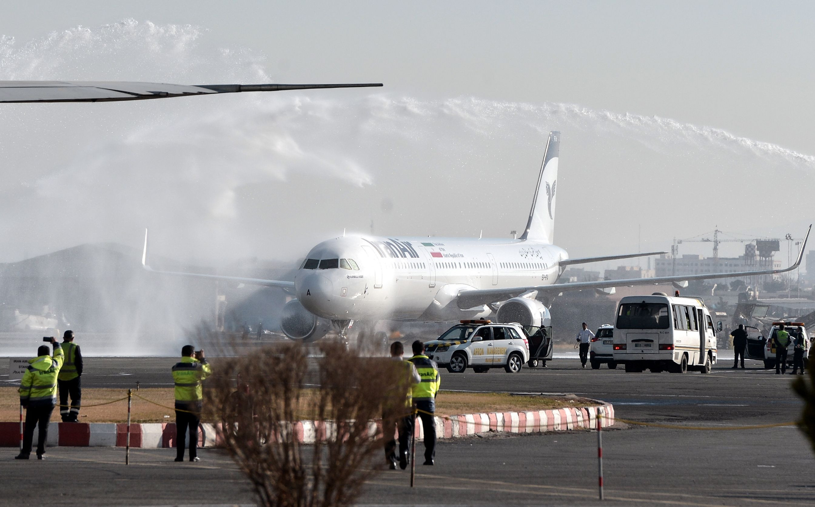 İran ilk uçağını teslim aldı