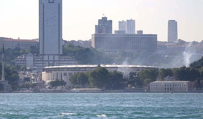 Beşiktaş Vodafone Arena'nın çatısına onay