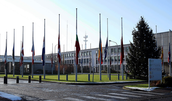 NATO'da bayraklar yarıya indirildi
