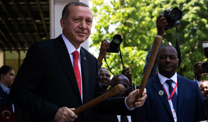 Cumhurbaşkanı Erdoğan tamtam çaldı
