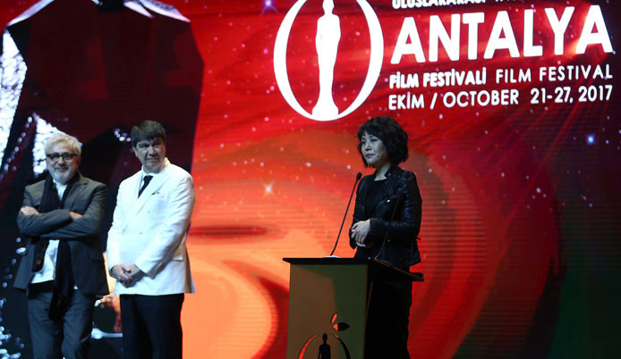 Antalya Film Festivalinde En İyi Film ödülü Melekler Beyaz Giyer'in