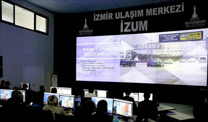 İzmir'de 'Akıllı Trafik Sistemi' devreye girdi
