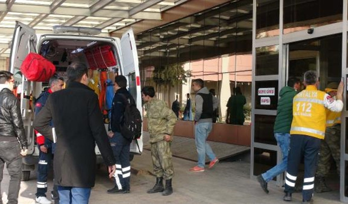 El Bab'ta 3 asker yaralandı