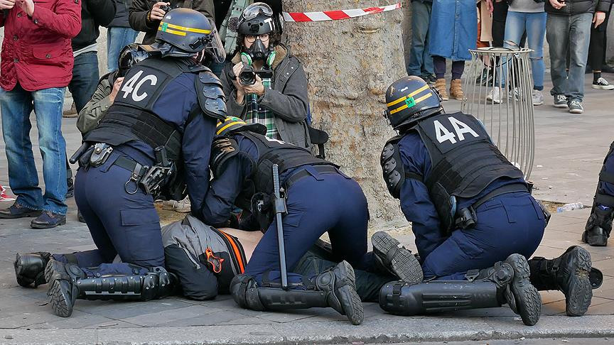 Fransa'da polise yönelik protestolar devam ediyor