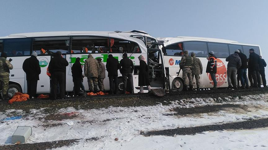 İki yolcu otobüsü çarpıştı: 7 ölü