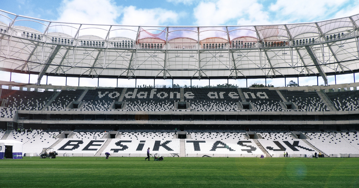Vodafone Arena iki finale aday