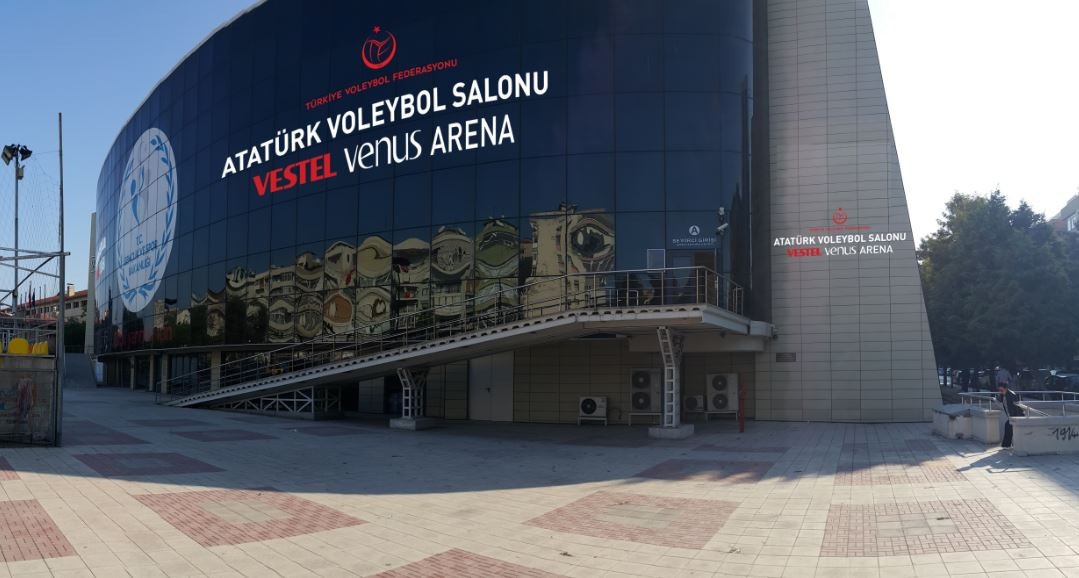 Vestel İzmir'de voleybol salonuna sponsor oldu