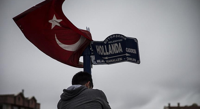 Hollanda'nın Ankara Büyükelçiliği önünde protesto