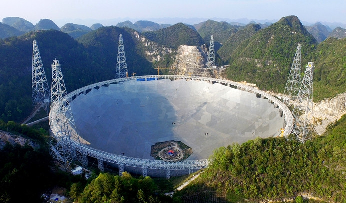 Dünyanın en büyük teleskobu ziyarete açıldı