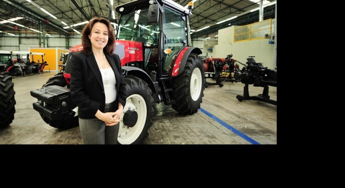 Çiftçilerin önerileriyle ürettiği traktörleri dünyaya satıyor