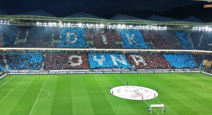 Trabzonspor yeni stadında tribünleri doldurdu