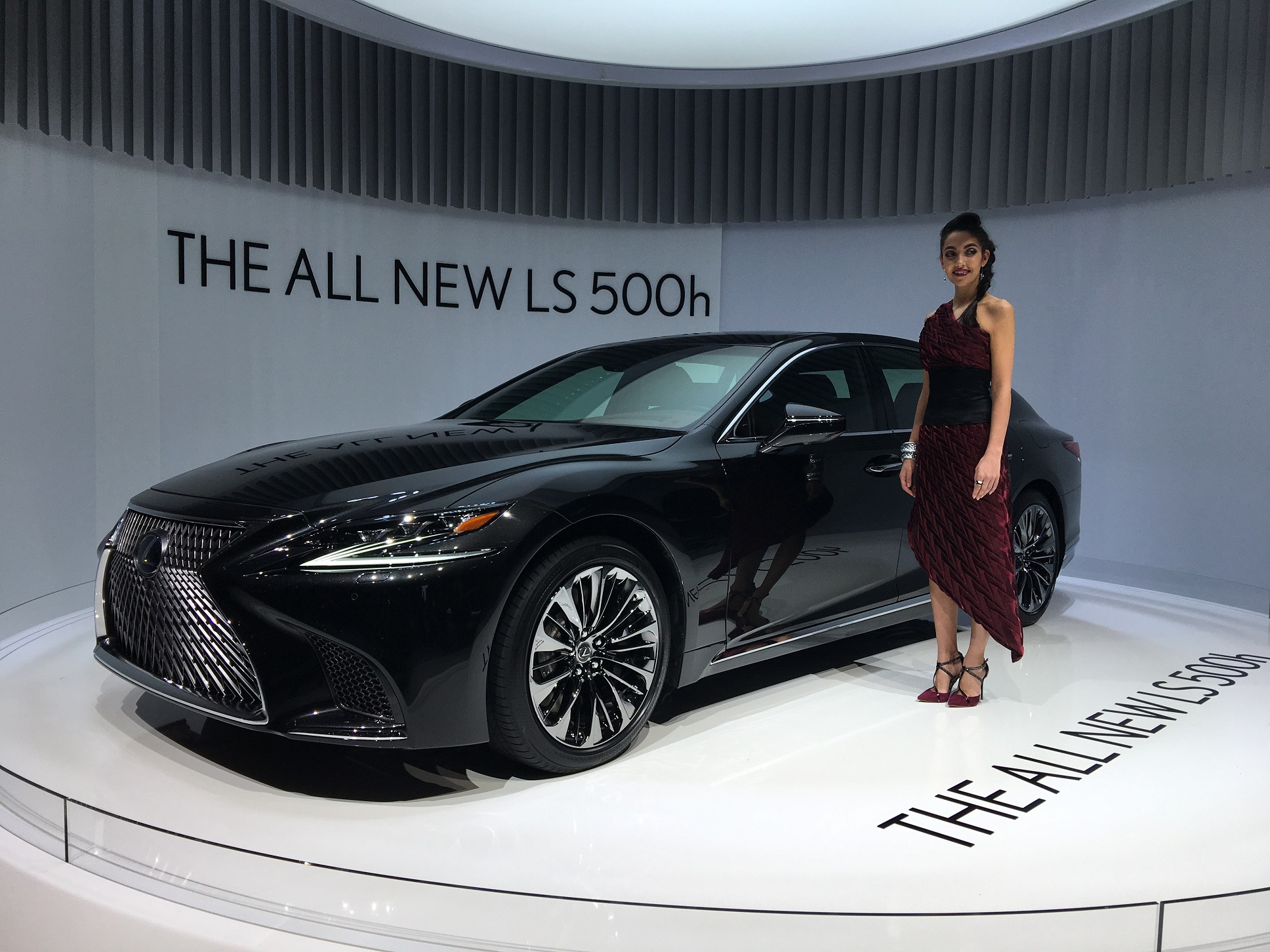 Lexus Cenevre'de yeni LS 500H'i tanıttı