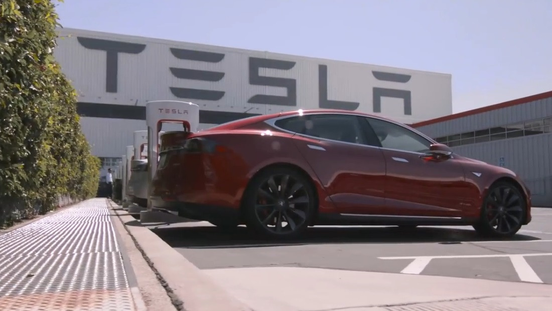 Tesla, 53 bin aracını  geri çağırdı
