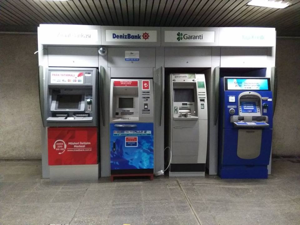 Metrolara ATM'ler tekrar yerleştirildi