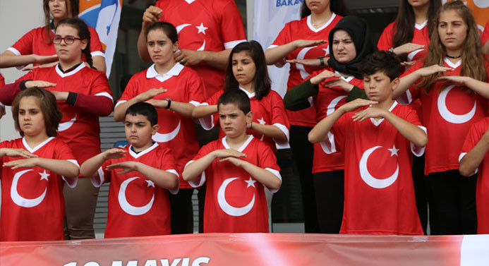 İstiklal Marşı'nı işaret diliyle okudular