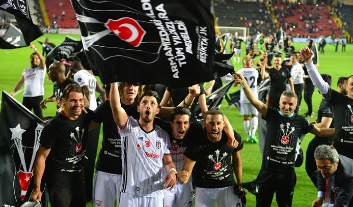 Beşiktaş 3. yıldızı taktı