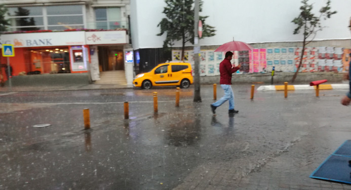 İstanbul’da sağanak yağış etkili oldu