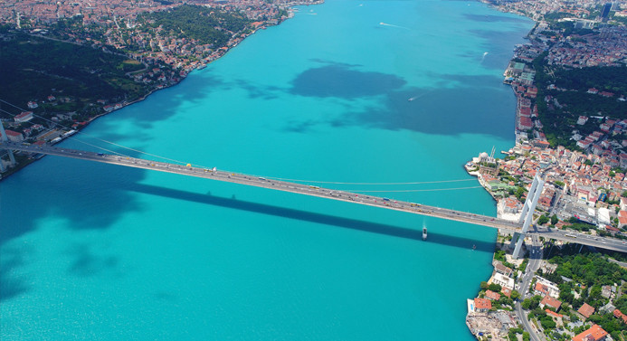 İstanbul Boğazı'nın turkuaz rengi