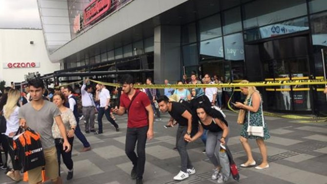 İstanbul'da bir AVM'de bomba ihbarı