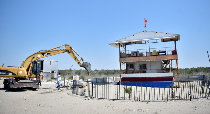 Akdeniz kıyıları kaçak yapılardan temizleniyor