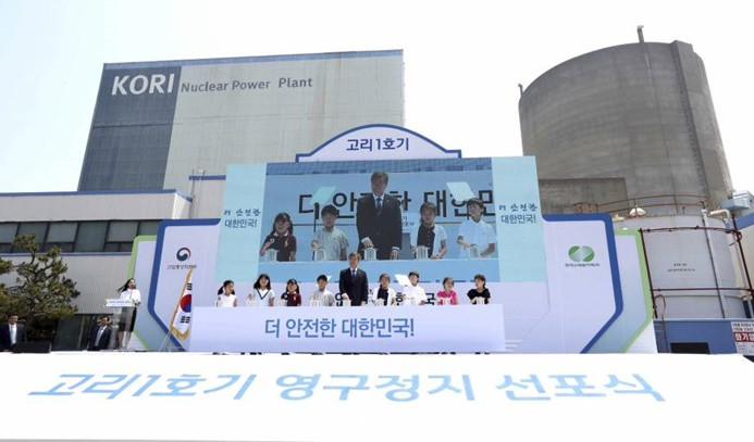 Güney Kore nükleerden vazgeçiyor