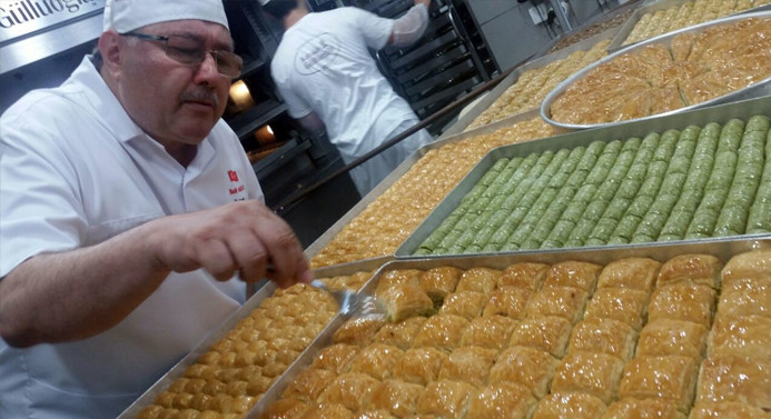 Nadir Güllü'den Ramazan Bayramına özel baklava tarifi