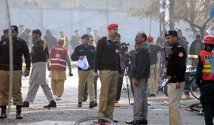 Pakistan'da çifte bombalı saldırı : 25 ölü