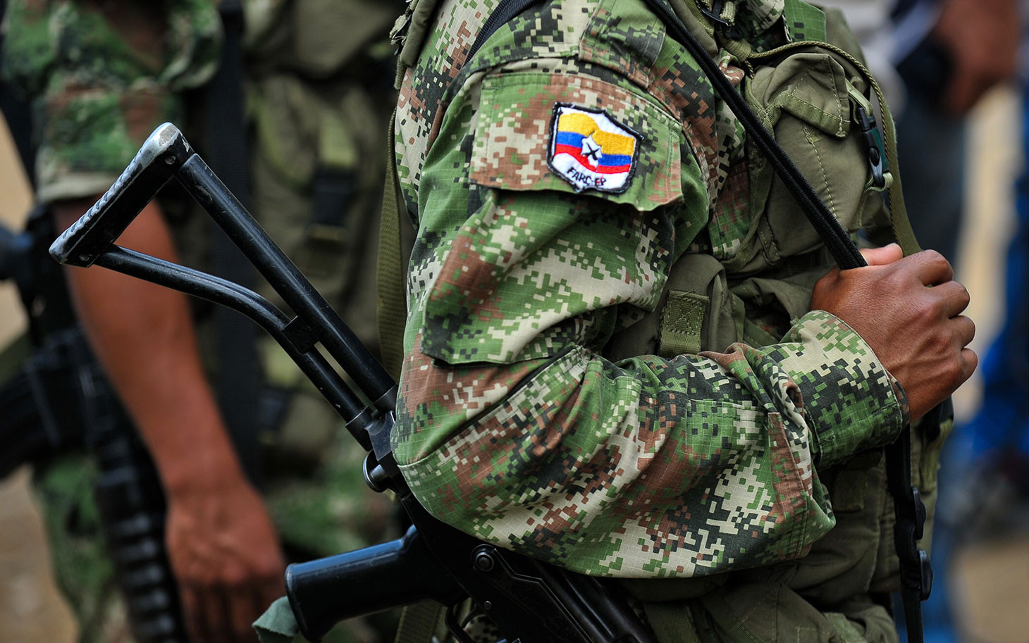FARC silahlarının tamamını teslim etti