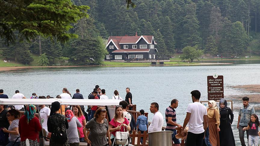 Bayramda Abant doldu, taştı