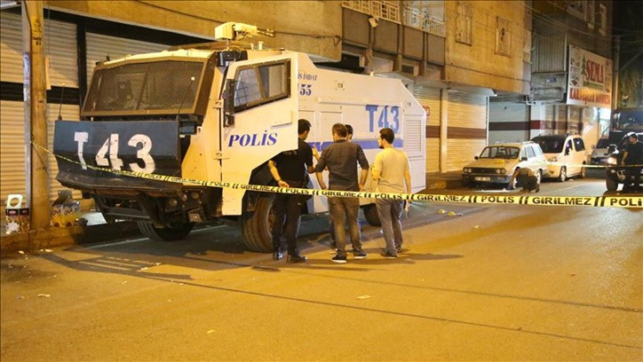 Diyarbakır'da TOMA'ya saldırı