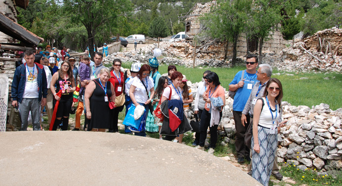 800 yıllık mahalle turistlerin gözdesi oldu