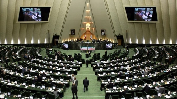 İran meclisinde silahlı saldırı