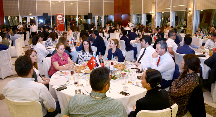 Azerbaycanlı ve Türk iş adamları birlikte iftar yaptı