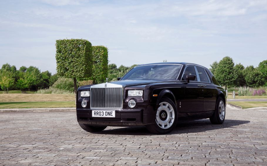 Rolls-Royce, yeni modelini canlı yayında tanıtacak