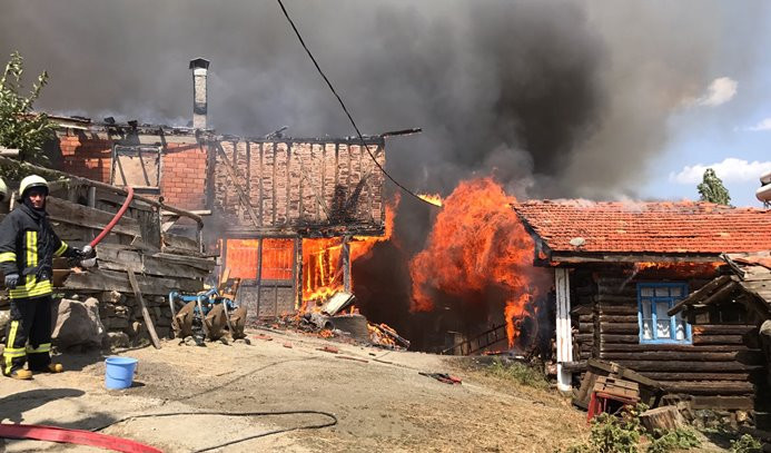 Çankırı'da yangın 10'dan fazla eve sıçradı