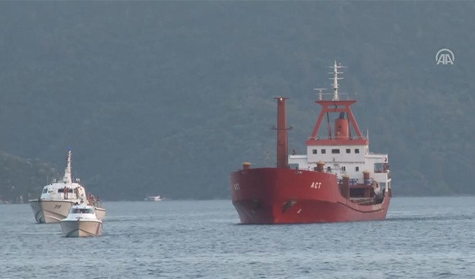 Yunan botlarından ateş açılan Türk bandıralı gemi Marmaris Limanı'nda