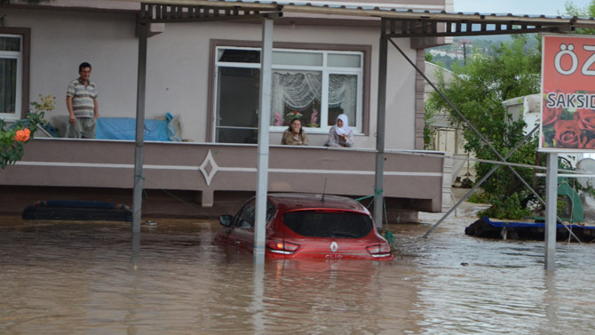 Yalova'yı sel aldı