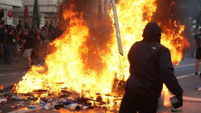 G20 Liderler Zirvesi'ni protestoda şiddet eylemleri devam ediyor