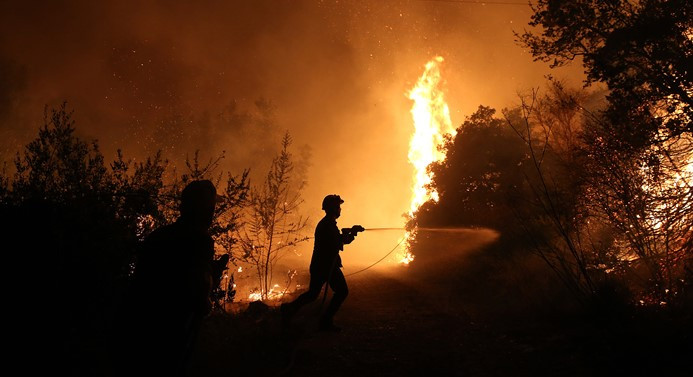 Yunanistan'daki orman yangını büyüyor