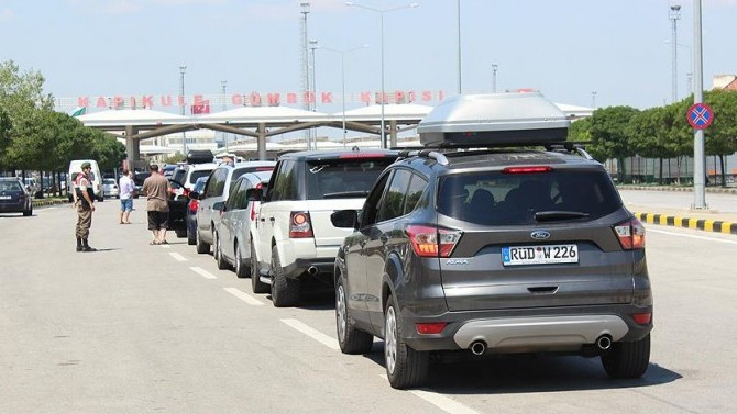 Dönüş yolundaki gurbetçiler Edirne ekonomisini hareketlendirdi