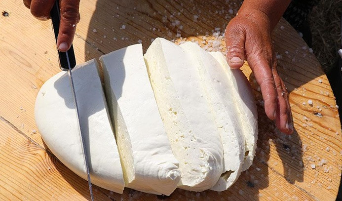 Erzincan tulum peyniri, sofralara lezzet katıyor
