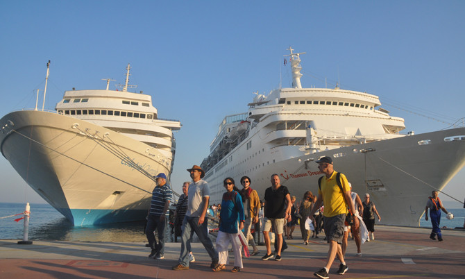 Kuşadası’na üç kruvaziyer ile 3 bin 500 kişi geldi